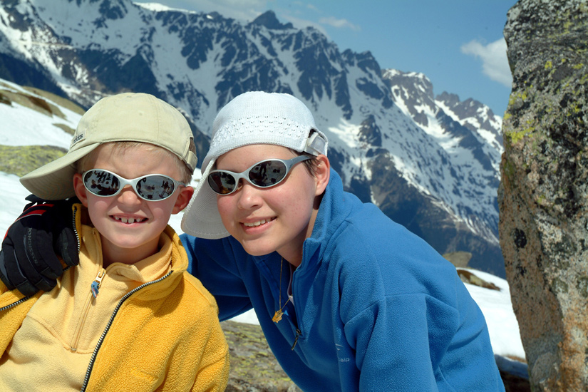 C’est l’heure de la pause, tournez vos casquettes ! (Florian et Naomi).