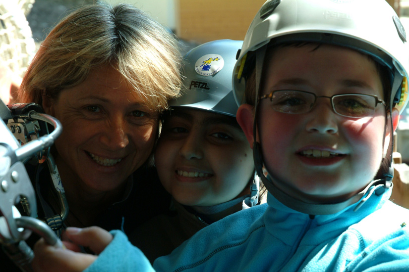 Triple sourire dans les cimes ! Christine, Stéphanie et Thybault.