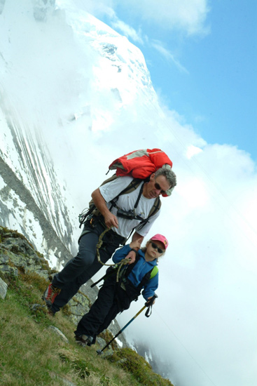 Nous avons déjà engouffré du dénivelé ! Les plus hauts sommets des Alpes se donnent à nous ! (Yoyo et Justine)