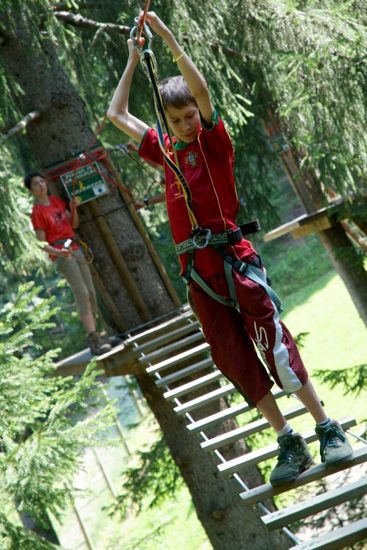 Y sont bizarres à Chamonix, ils font des trous sur les ponts, c’est dangereux !