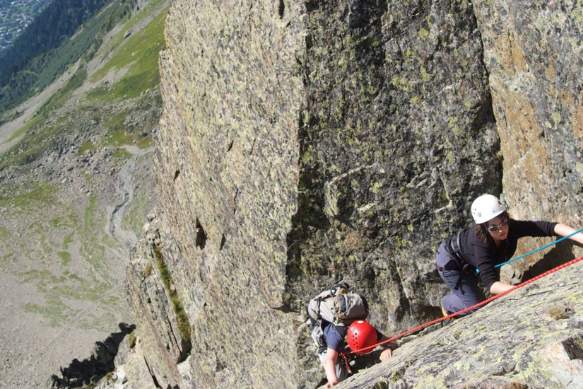 On est déjà bien haut ! A l’arrière, la cordée de Jules et Clémence !