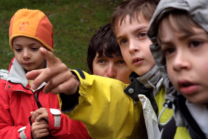 Attention, Marie-Emmanuelle a vu quelque chose, alors suivez son doigt ! (Maat, Paul et Louis)
