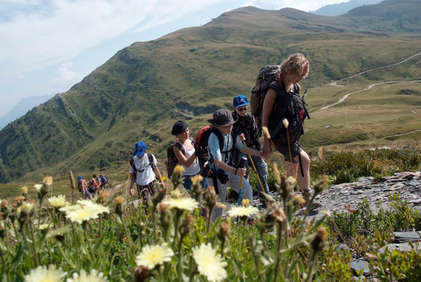 Allez les enfants, quand on commence à voir les cimes en dessous, c’est qu’on est sur le bon chemin !