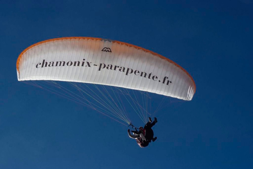 C’est l’extase ! Dur de réaliser que nous sommes en train de planer au-dessus de Chamonix !