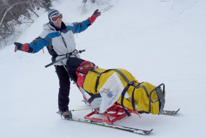 Voilà qu’il pilote sans les mains, ça promet une journée forte en sensation !