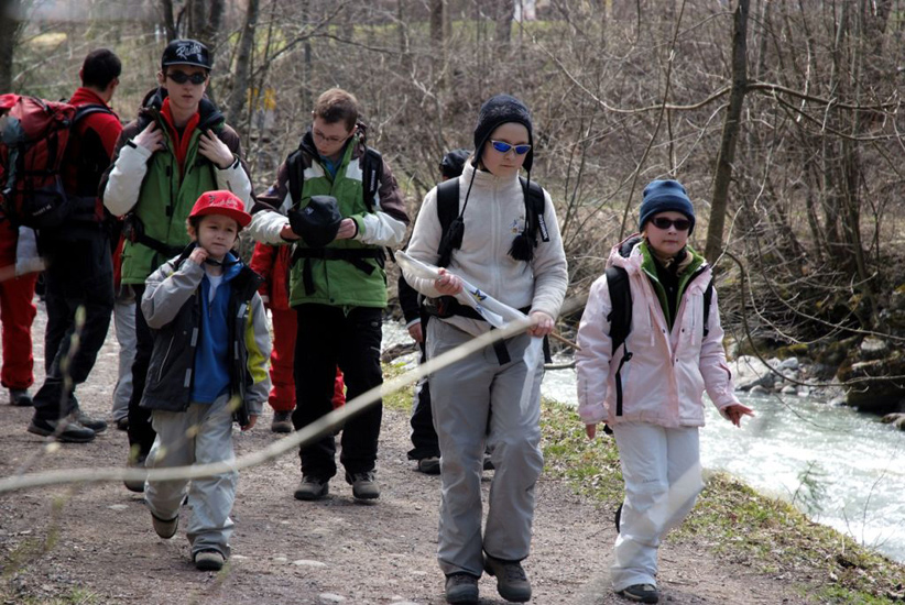 Cette première promenade sert à découvrir le climat local, c’est de l’acclimatation ! (Clara, Célia, Antonin, Ulric et Jefferson)