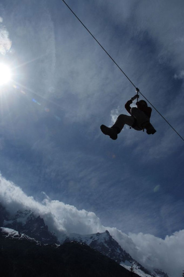 Quentin, porté en plein ciel, juste au dessus de l’Aiguille du midi !