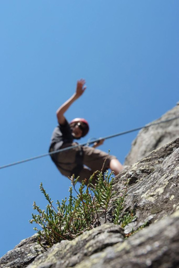 En plein ciel bleu, l’acrobatique Jeoffrey.