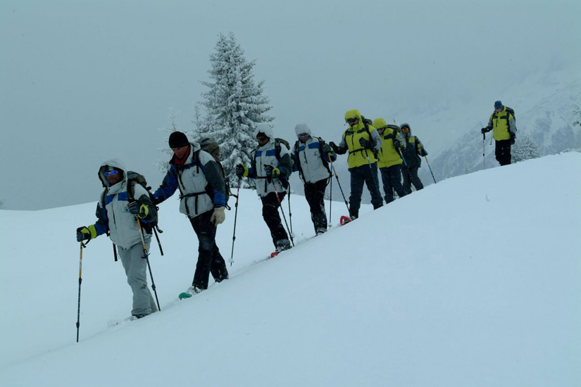 C’est au tour de Yoann de guider nos alpinistes en neige !
