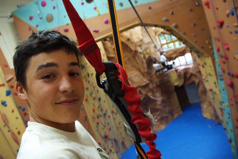 Maxime quelques secondes avant de sauter en tyrolienne, plutôt cool !