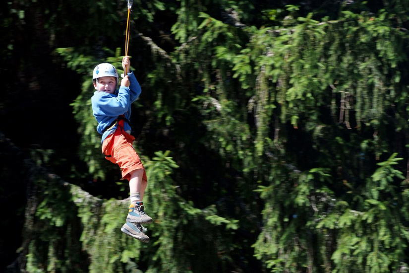 Qui n’a jamais rêvé de croiser tarzan au détour d’un arbre ? Et bien c’est fait !
