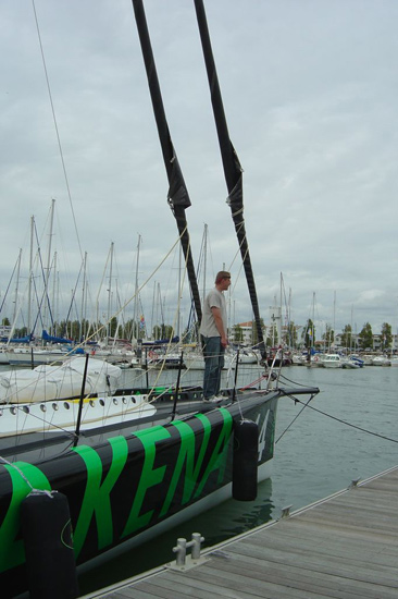 Le départ est presque donné, seule une corde retient le bateau (Arnaud C)
