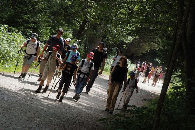Nous profitons du sous bois pour trouver les coins d’ombre et progresser au frais !