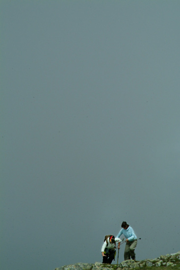 Perdus dans l’immensité montagneuse, nous ne pouvons compter que sur notre courage pour passer chaque palier… (Vanessa et Viki)