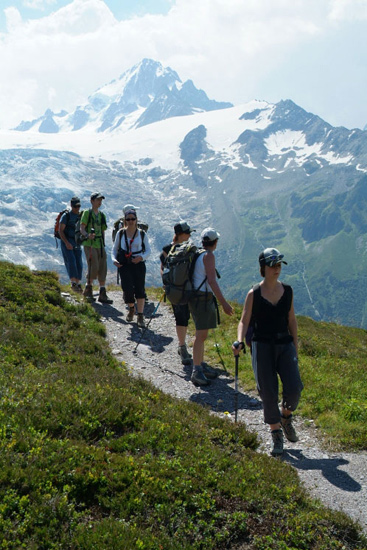 Lucie guide sa cordée à un rythme plutôt sage mais ils y arriveront tous et ensemble !