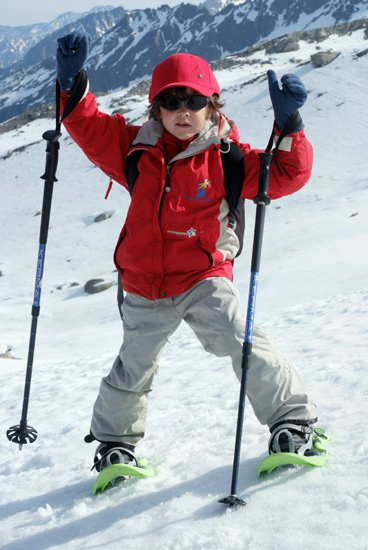 Bien calé sur ses raquettes, Bertrand est à la fête à Chamonix !