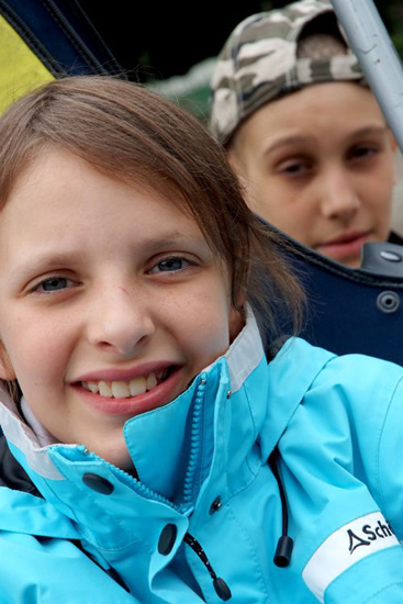 Toujours le sourire ces enfants, on va s’éclater cette semaine ! (Océane et El-Houssaini).