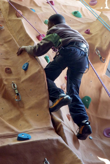 Girbaud apprend l’escalade avec une facilité déconcertante !
