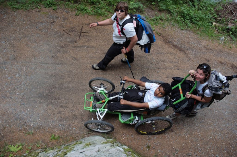 Vus du dessus, un trio de montagnards en herbe et en pleine forme : Paul, Charlotte et Laurence !