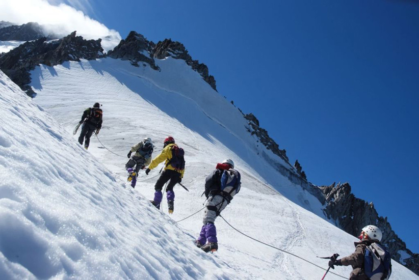 Corde tendue, piolet et crampons ! Voilà notre crédo !