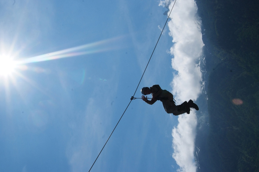 Jonathan descend à la ligne et pique une pointe de suspension…