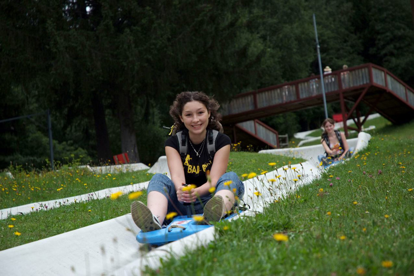 Et oui Coralie, on peut faire de la luge en été !
