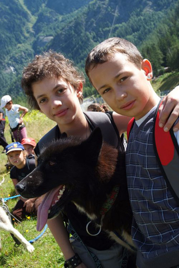 Deux garçons et un husky = trois champions !