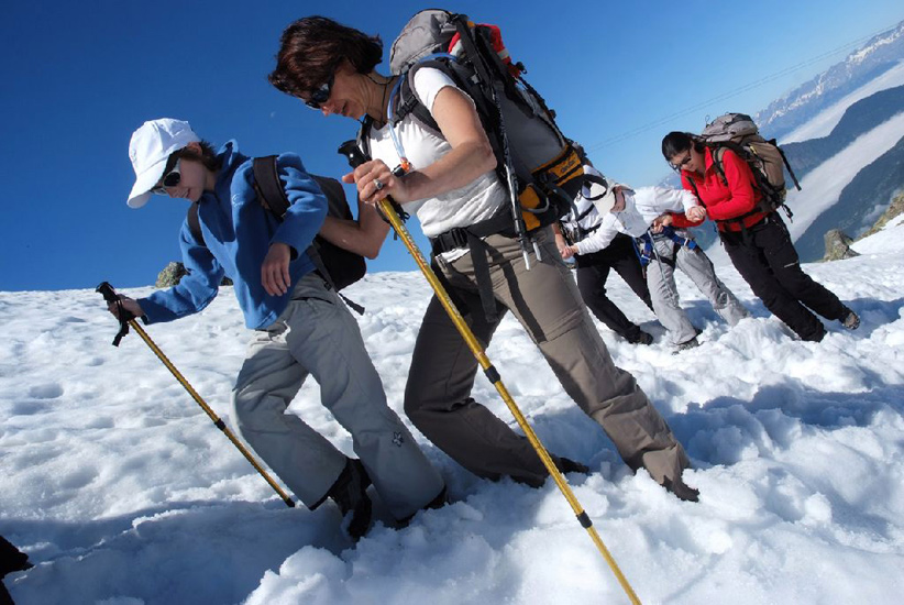 Attention Déborah, on s’enfonce vite dans cette neige du mois de juin !