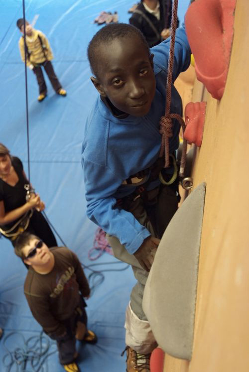 Ibrahima est devenu en quelques minutes un vrai champion de l’escalade !