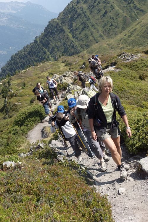 Sous la houlette de Christine, tous les enfants s’accrochent pour approcher du but !