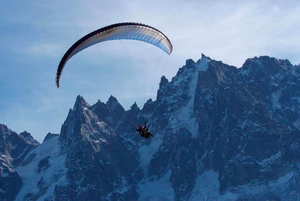 Avec les Aiguilles de Chamonix comme décor, un grand grand plein d’émotions fortes !