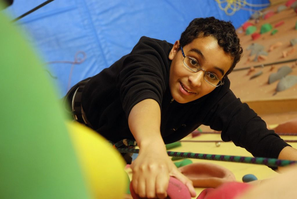 Hamza y va avec le sourire, c’est mieux pour les photos !