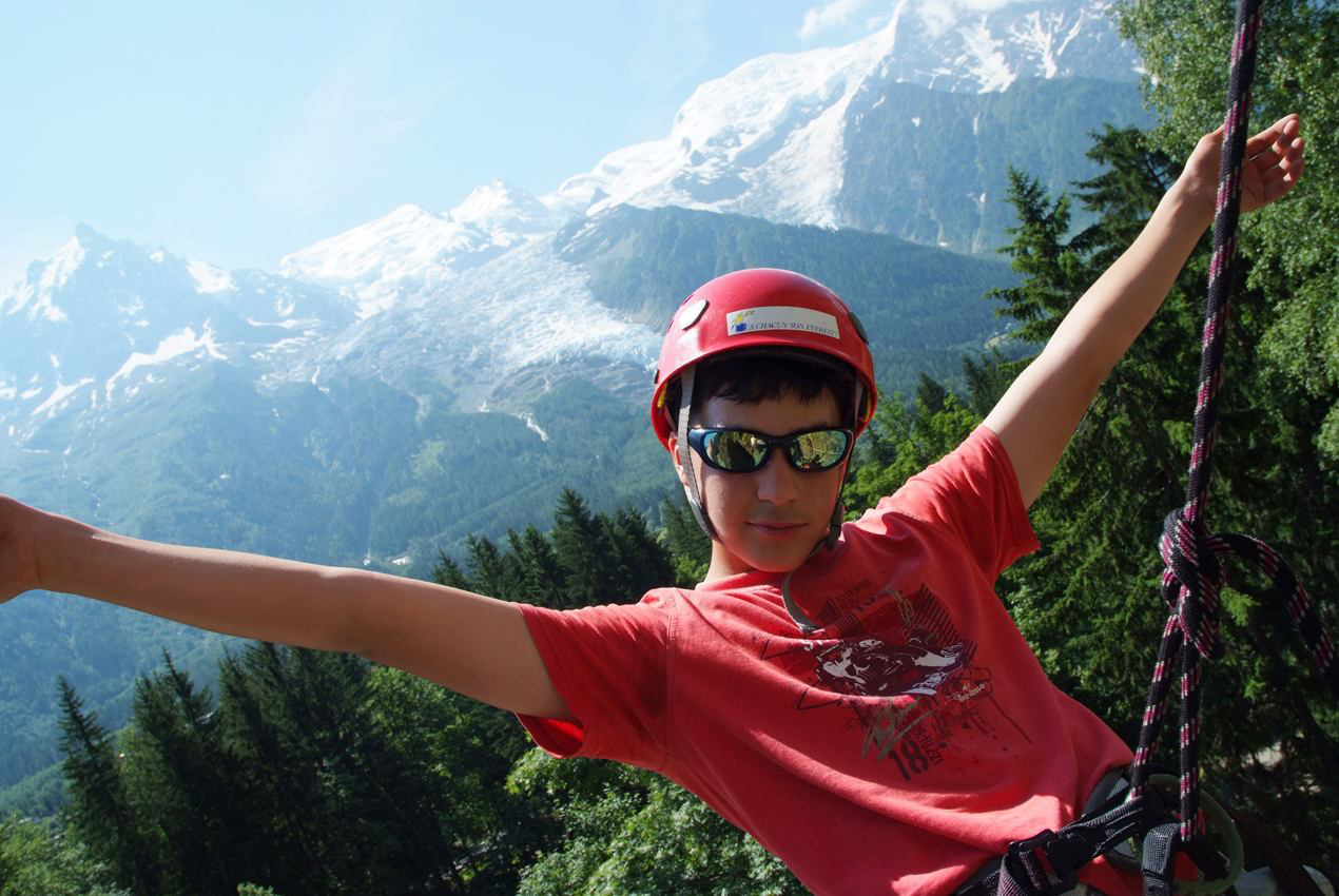 Il est si haut Maxime qu’il tient les montagnes dans ses bras !