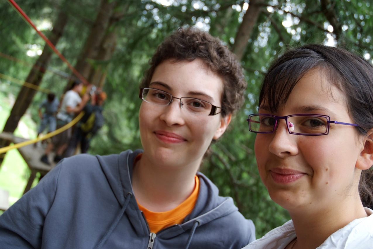 Y’a de la joie chez les filles, normal, le sommet approche ! (Lydwine et Claire).