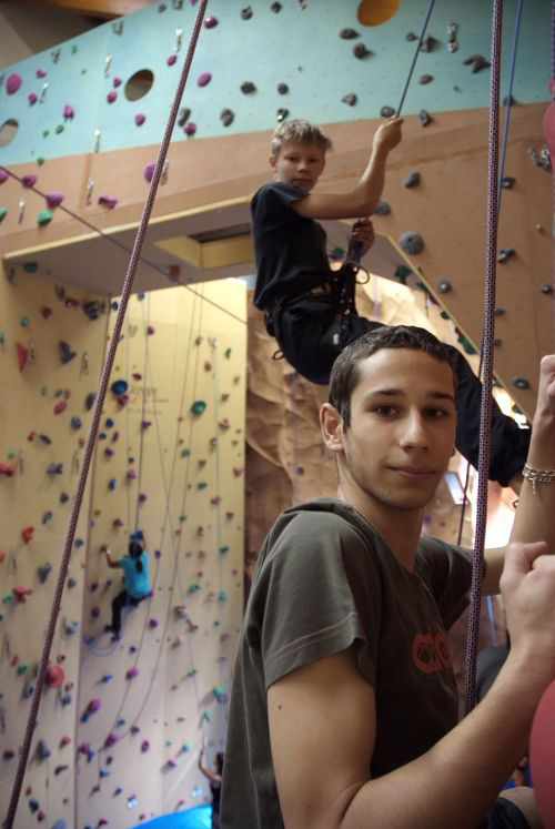 Même sur les murs d’escalade, on peut s’offrir une pause ! (Robin et Kamil)