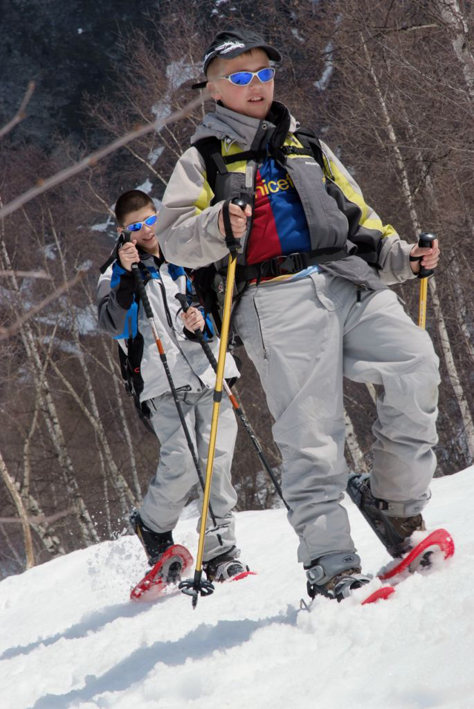 Un petit sprint sur la neige avec Kévin aux trousses de Théo !