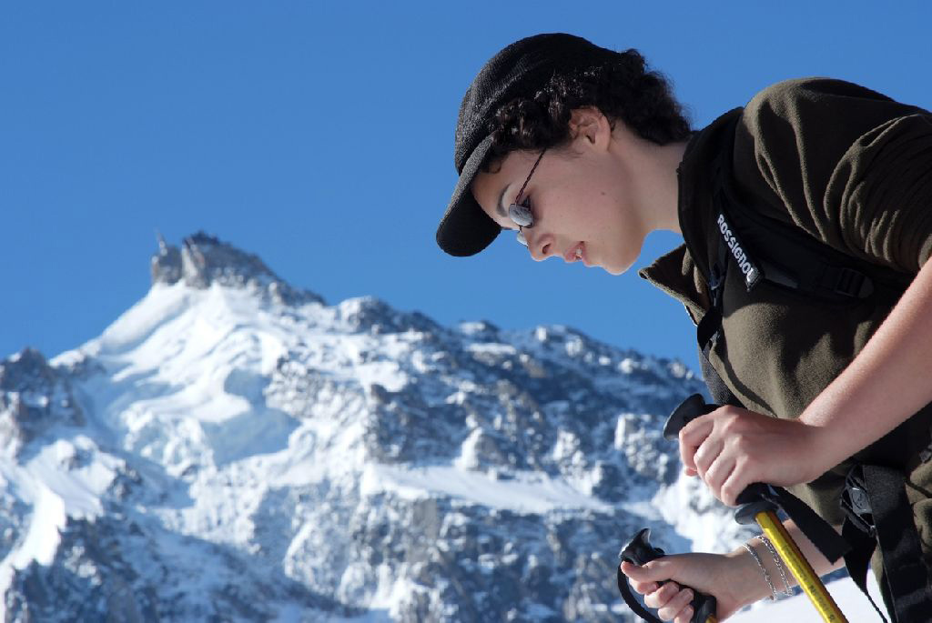 Chloé est en plein face-à-face avec l’Aiguille du Midi !