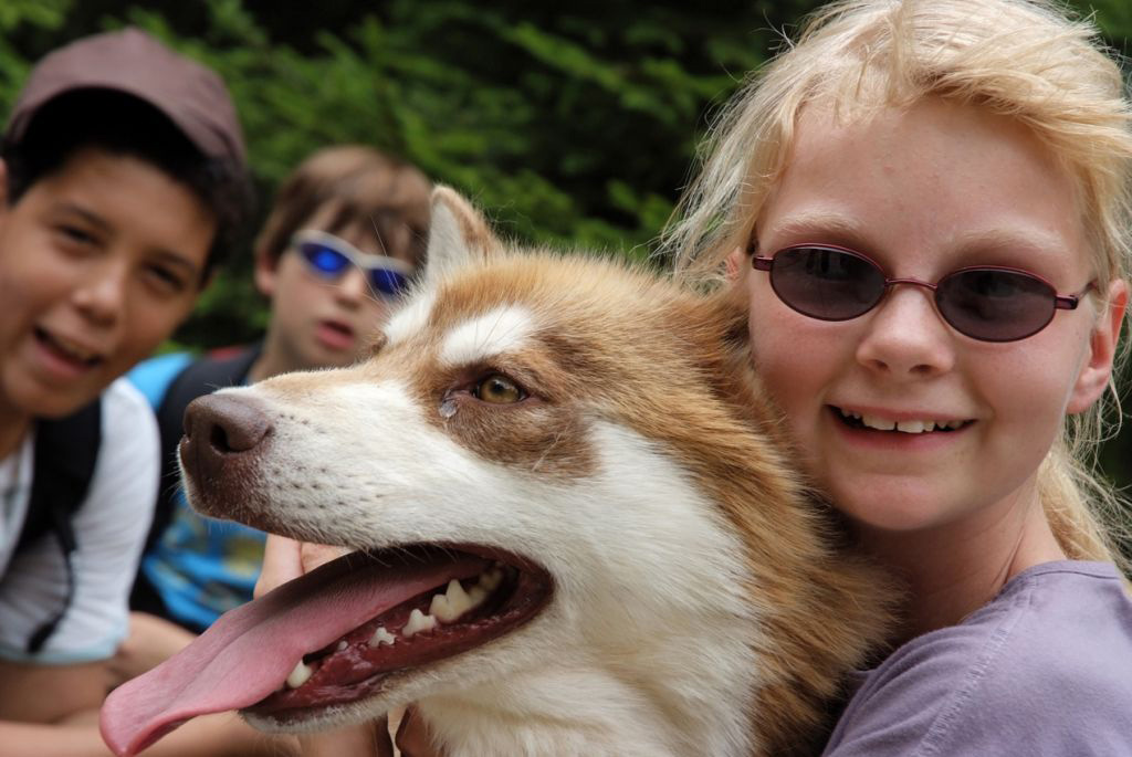 Le courant passe très bien entre les enfants et leurs compagnons ! (Lysiane)