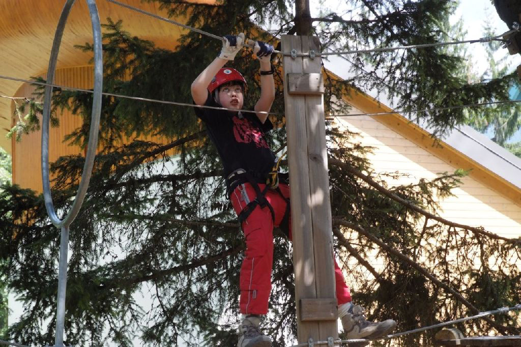 Pendant ce temps, à la planche, Thomas se démène pour dévorer l’obstacle