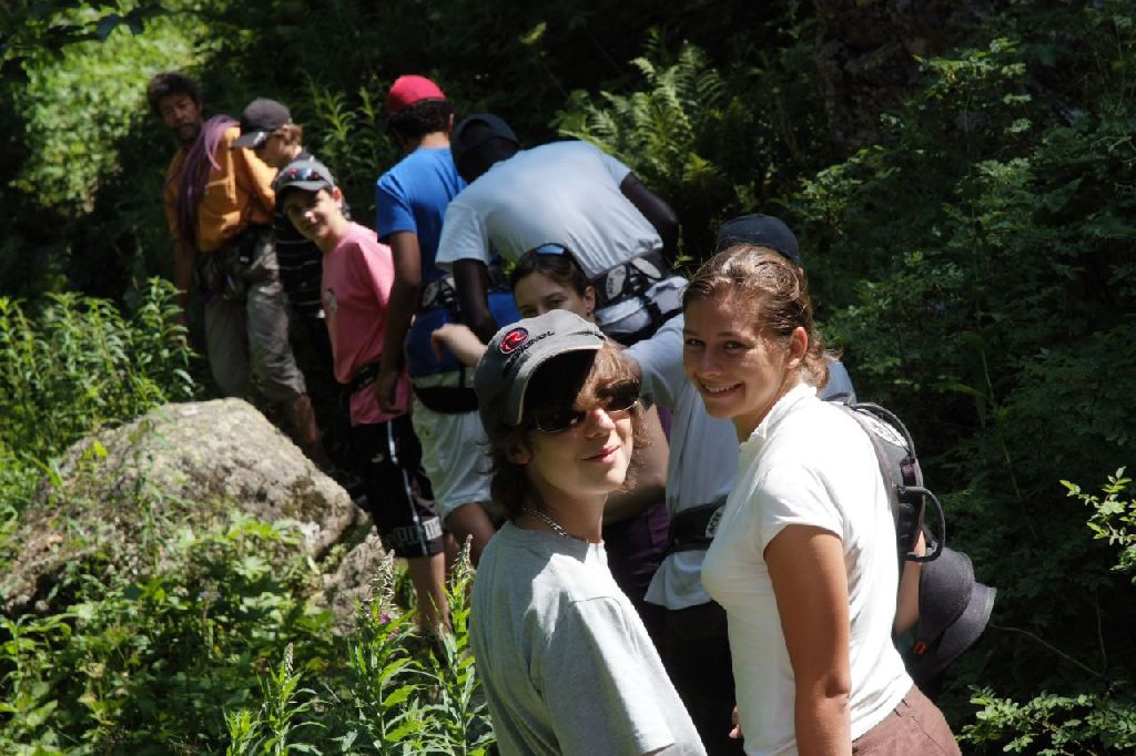 Toute la bande s’enfonçant entre les blocs des Montets.