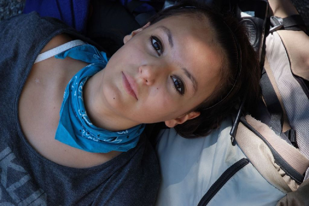 Petite sieste apaisante après les montées d’adrénaline : Vanina.