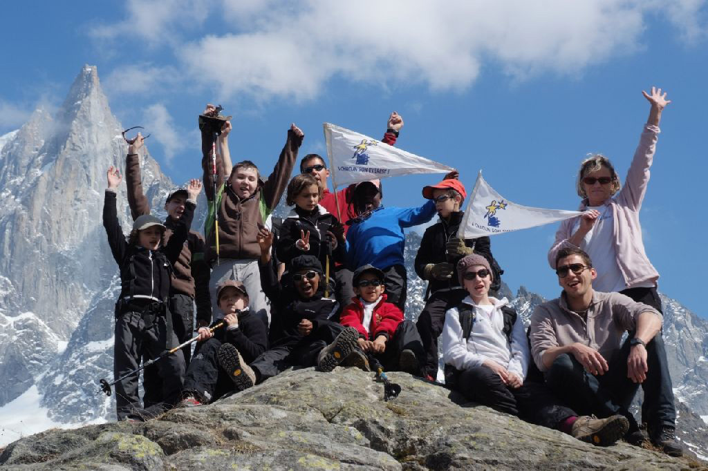 Petite photo  de groupe devant la face ouest des Drus !