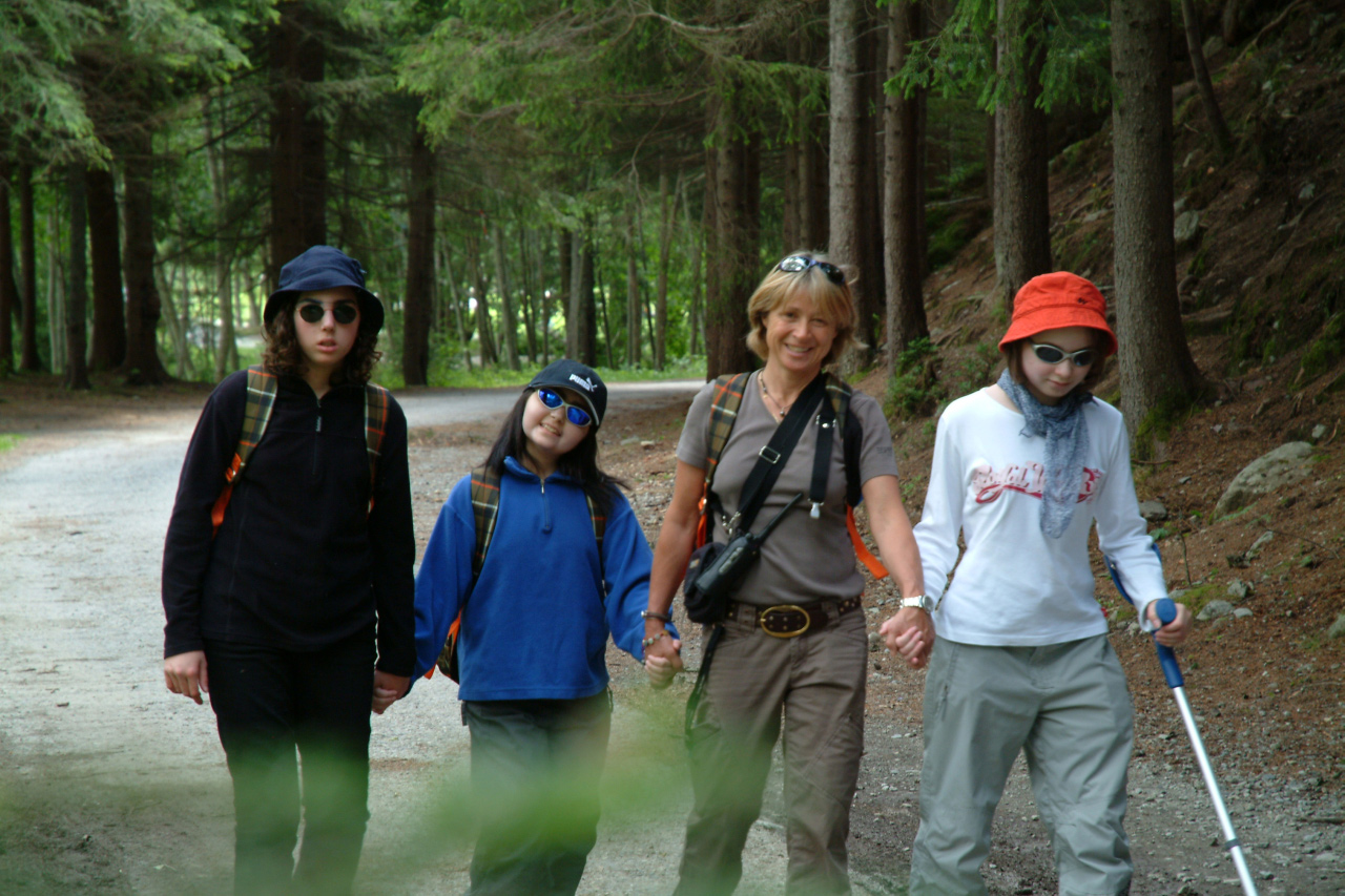 A la marche, l’équipe des filles randonneuses : Inès, Stéphanie, Christine et Héloïse !