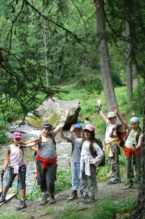 La petite bande s’apprête à repartir mais tient tout d’abord à exprimer sa joie !