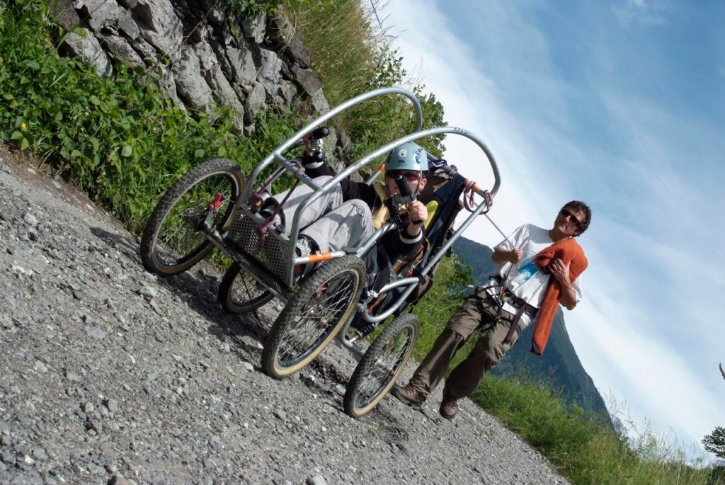 Estelle, toute en douceur et courbes tranquilles, avale sa descente en toute sérénité !