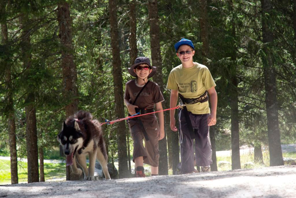 Ils peuvent rigoler les deux derrière, c’est le husky qui pousse devant ! (Victor et Valentin)
