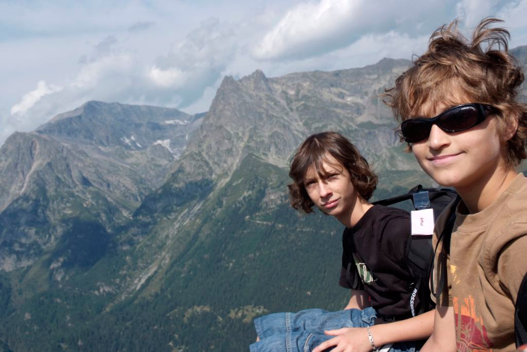 Vous avez raison les garçons, profitez un peu de la vue, ça vaut le coup d’œil ! (Pierre et Arthur)