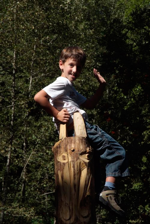 Jeune garçon bien élevé, au sommet du totem ! (Tim)