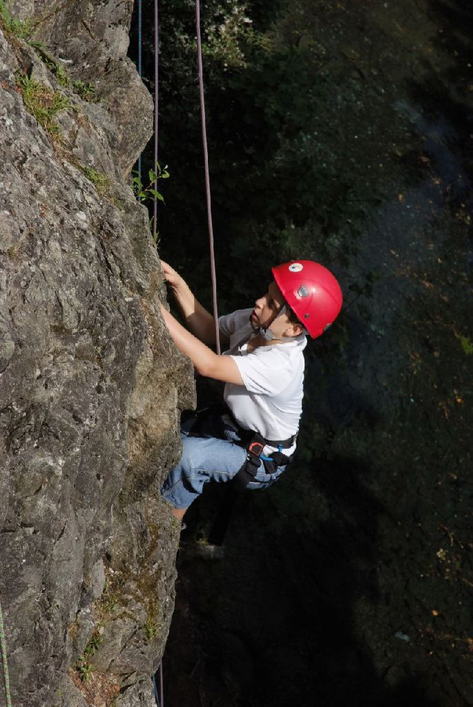 Sur fond de lac d’altitude, la rafraîchissante ascension d’Axel !