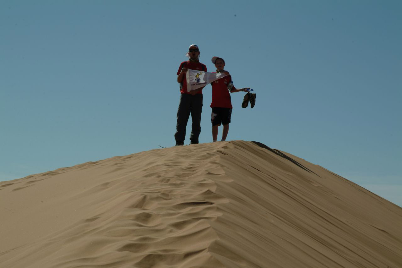 Loris et Charly en haut de la dune